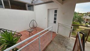 Μπαλκόνι ή βεράντα στο Departamento en tercer piso por escaleras