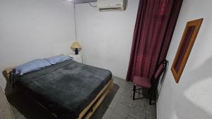 Ένα ή περισσότερα κρεβάτια σε δωμάτιο στο Departamento en tercer piso por escaleras