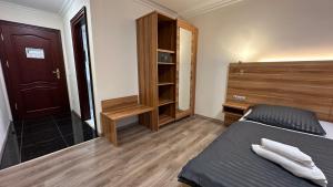Postel nebo postele na pokoji v ubytování Hotel Kennedy