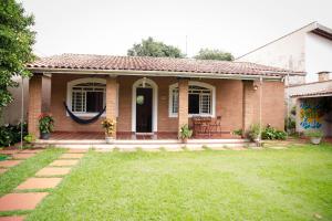 Κήπος έξω από το Casa com jardim e churrasqueira em Águas da Prata
