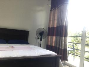 Ένα ή περισσότερα κρεβάτια σε δωμάτιο στο Little wood villa and retreats Doluwa +199 φωτογραφίες