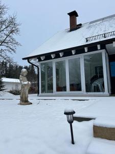 Ferienhaus Waldsiedlung v zimě