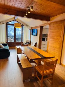 Μια τηλεόραση ή/και κέντρο ψυχαγωγίας στο Front de Neige de St Martin de Belleville - Appartement 60 m2 - 8 personnes - Residence Les Murgers