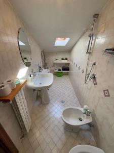 a bathroom with two sinks and a shower and a toilet at A casa di zia Maly in Palena +65 photos