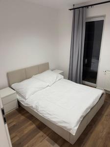 Postel nebo postele na pokoji v ubytování Kwiatkowskiego Apartments River Side City View