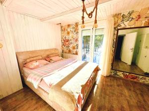 Cama o camas de una habitación en Divčibarski M.S.A. kutak
