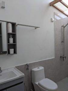 Koupelna v ubytování Avi Guesthouse