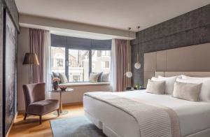 Ein Bett oder Betten in einem Zimmer der Unterkunft Anantara Grand Hotel Krasnapolsky Amsterdam