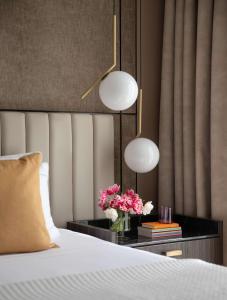 Ein Bett oder Betten in einem Zimmer der Unterkunft Anantara Grand Hotel Krasnapolsky Amsterdam