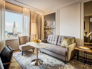 Ein Sitzbereich in der Unterkunft Anantara Grand Hotel Krasnapolsky Amsterdam