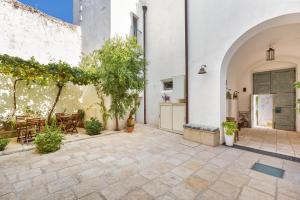 A garden outside Palazzo San Giovanni