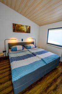 a bedroom with a bed in a room with a window at Ferienhaus Bergliebe in Willingen in Willingen