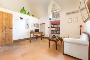 A seating area at Palazzo San Giovanni