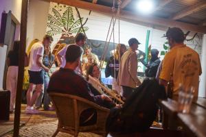 サグレスにあるAlgarve Surf Camp & Hostel Sagresの一族