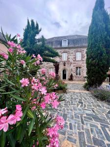 Κήπος έξω από το Le Logis de la Providence -12 pers -Bourg Allassac