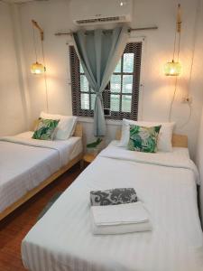 Ένα ή περισσότερα κρεβάτια σε δωμάτιο στο Nui's Guesthouse