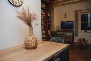 a vase sitting on a table in a living room at Vakantiewoning de Boshoorn in Serooskerke