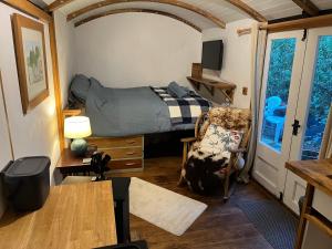 a bedroom with a bed in a tiny house at The carriage in Three Cocks Junction
