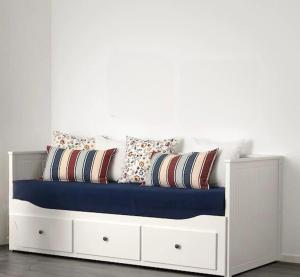a white bench with pillows on top of it at Appartement Famille in Geneva +7 photos
