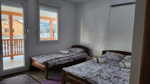 Postel nebo postele na pokoji v ubytování Kuća sa lepim pogledom - porodica Čolović