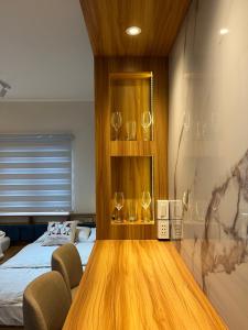 Spaces by Mono Unit 326客房内的一张或多张床位