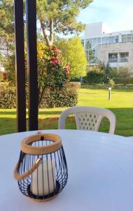 Um jardim no exterior de Villas Terrace Apartment