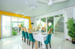 Φωτογραφία από το άλμπουμ του The Ace 6 Bedroom 6 Bathroom Villa With Free Bills στη Νότια Πατάγια