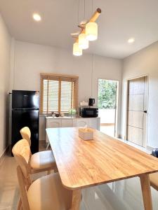 Dapur atau dapur kecil di Pk house and cosy-Twin