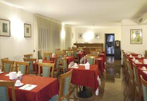 Hotel Dal Ponte 레스토랑 또는 맛집