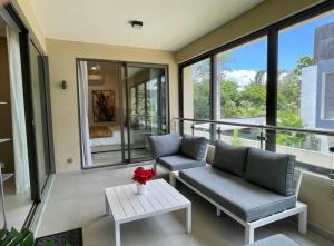 Posezení v ubytování NEW Beachfront 3-bedrooms Apartment in Tamarin