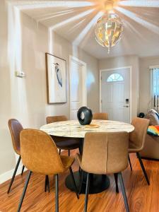 a dining room with a table and chairs at Fire Support 3Bedroom Modern Luxury House in Central Pasadena in Pasadena