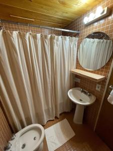 Un baño de LAS LEÑAS Duplex Esparta 11 fotos más