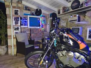 TV a/nebo společenská místnost v ubytování Villa Irma guest house