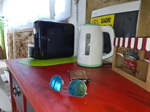 Příslušenství pro přípravu čaje a kávy v ubytování Villa Irma guest house