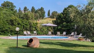 Bazén v ubytování Villa La Fornace - Campagnatico, Italy nebo v jeho okolí