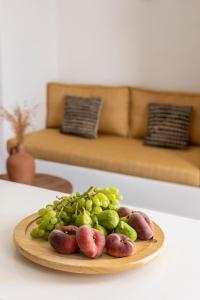 a plate of fruit sitting on a table at Casa del mar - Agios Romanos house in Agios Romanos
