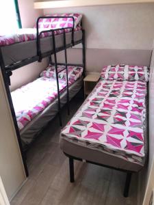 Postel nebo postele na pokoji v ubytování Dalmatia Camp 84 Mobil house + 17 fotografií