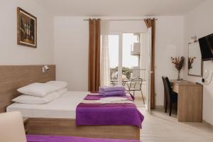 En eller flere senge i et værelse på Apartments Maslina