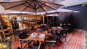 Um restaurante ou outro lugar para comer em Holiday Inn Belo Horizonte Savassi by IHG
