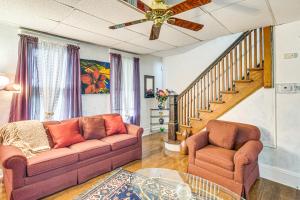 Seating area sa Bethlehem Home with Patio and Amazing Sunset Views!