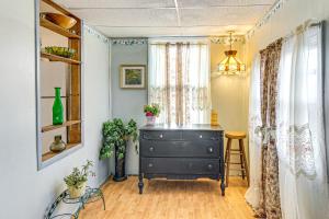 Gallery image ng Bethlehem Home with Patio and Amazing Sunset Views! sa Bethlehem