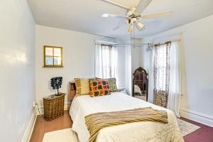 Kama o mga kama sa kuwarto sa Bethlehem Home with Patio and Amazing Sunset Views!