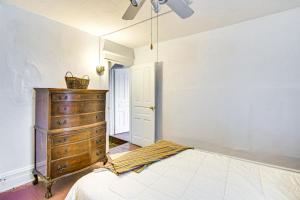 Kama o mga kama sa kuwarto sa Bethlehem Home with Patio and Amazing Sunset Views!