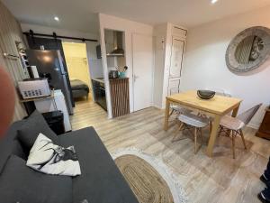 Kuchyň nebo kuchyňský kout v ubytování appartement avec Wifi résidence Les sables face mer