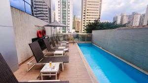 A piscina localizada em Holiday Inn Belo Horizonte Savassi by IHG ou nos arredores
