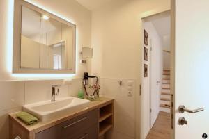 Koupelna v ubytování Haus Sonnendeck - Sonnenweg 21 + 30 fotografií