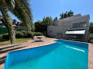 Imagen de la galería de Casa Privada Centro con Piscina a cinco cuadras del balneario las Hoyas Villa Carlos Paz, en Villa Carlos Paz