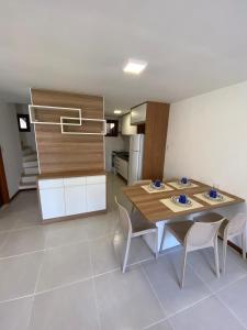 a kitchen with a table and chairs in a room at Recanto Brisas de Imbassaí Village C18 in Mata de Sao Joao