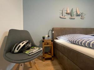 a helmet sitting on a chair next to a bed at Sonnenweg 46-6 WILDE 13 in Heringhausen