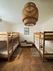 Posteľ alebo postele v izbe v ubytovaní Surf&Sleep